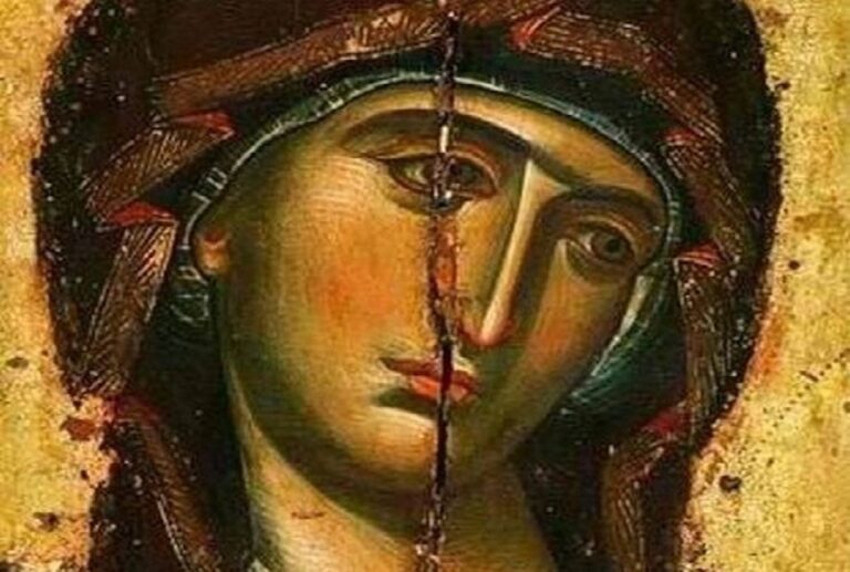 Είδα την Παναγία, ντυμένη στα λευκά, όρθια, ζωντανή…