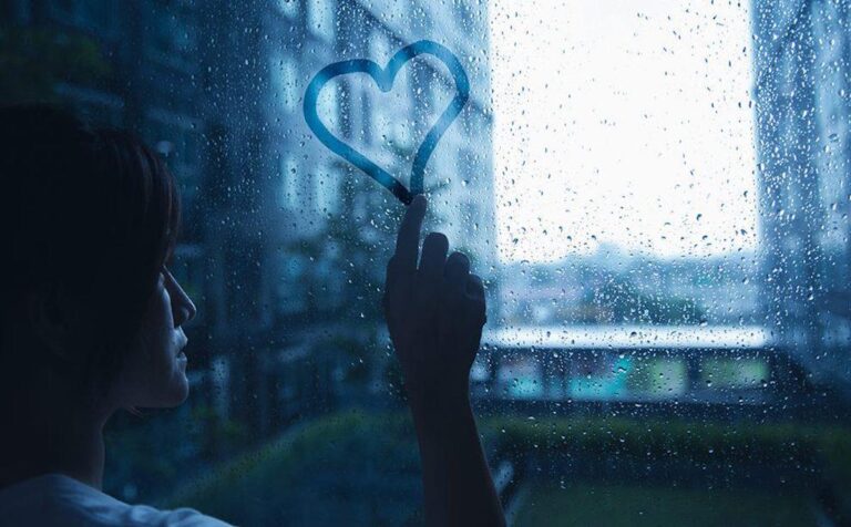 Είμαι ερωτευμένη με το γείτονά μου και ξέρω ότι δεν περνάει καλά στο γάμο του. Πώς να τον «πάρω» απ’ τη γυναίκα του;