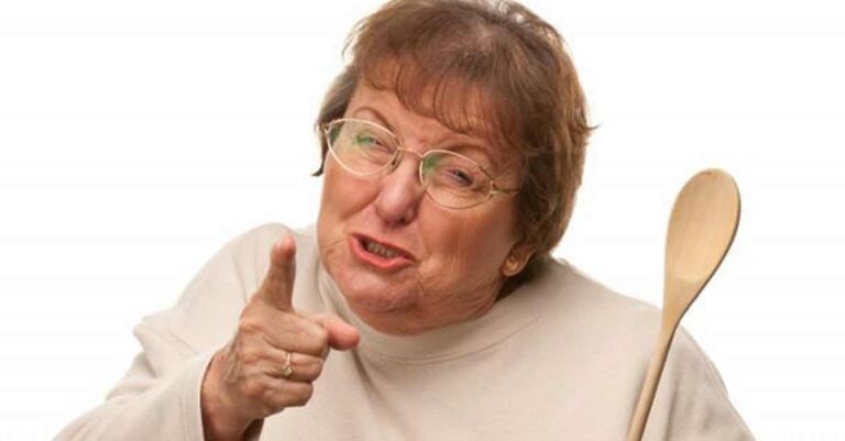 Έστειλα τη κόρη μου για διακοπές στη γιαγιά και τώρα μου ζητάει 400 ευρώ για τα έξοδά της