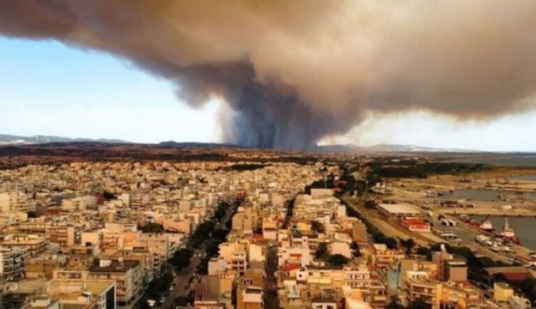 Φωτιά στην Αλεξανδρούπολη: Άνιση μάχη με τις φλόγες – Κάηκαν σπίτια και ένα μοναστήρι