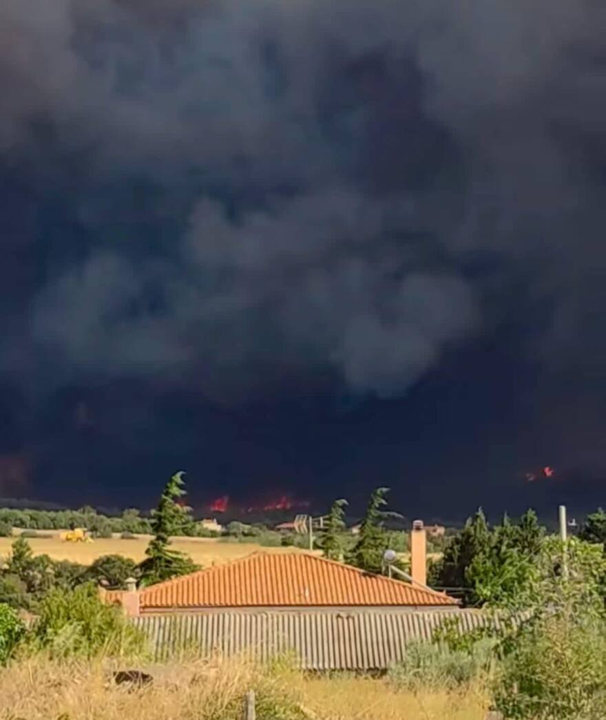 Φωτιά στην Αλεξανδρούπολη: Εκκένωση οκτώ οικισμών με μήνυμα από το 112 - Κάηκαν σπίτια και αυτοκίνητα 8 foties__3_
