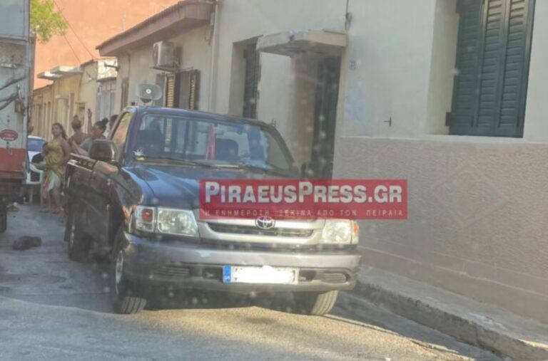 Εκτός ελέγχου η κατάσταση στον Πειραιά: Ρομά έχουν κλείσει δρόμο και κάνουν γλέντι