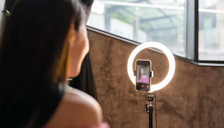 Σε πανικό πασίγνωστη Ελληνίδα influencer  –  Στη… φάκα της εφορίας για 6 εκατομμύρια ευρώ