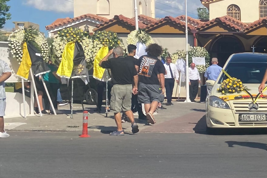 Δάκρυσε και η Παναγία: Θρήνος στην κηδεία του αδικοχαμένου Μιχάλη 6 khdeia22_2