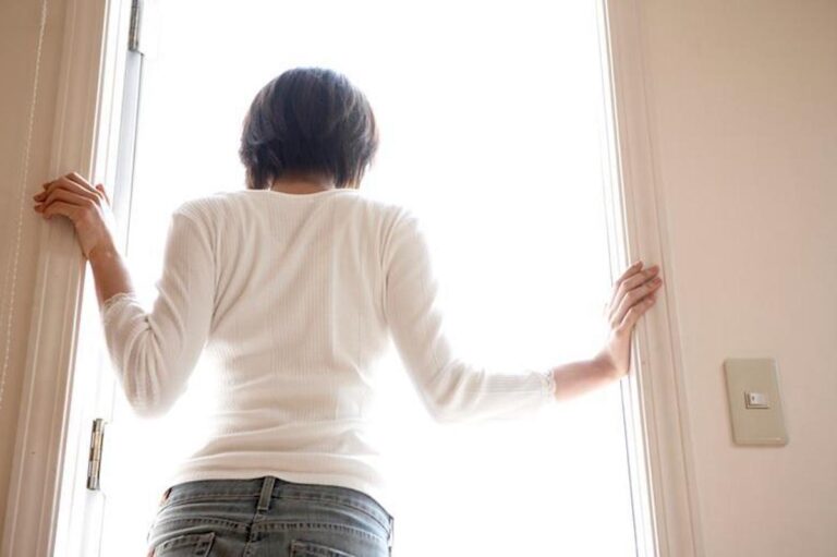 Μας εγκατέλειψε για την ερωμένn του και τώρα παρακαλάει να γυρίσει. Αμ δε!