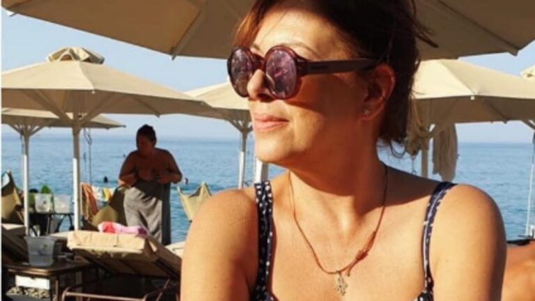 Με κοντό τζιν σορτσάκι και μπλε μαγιό – Το ταξίδι της Ράντου σε κρυμμένο παράδεισο της Αφρικής