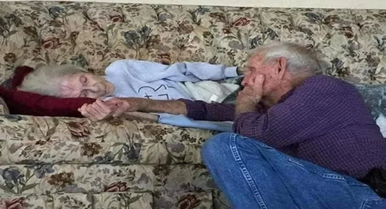 «Μην καλέσεις τον γιατρό, θέλω να κοιμηθώ ήρεμα. Με το χέρι σου στο δικό μου.»