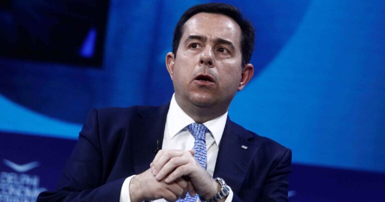 Μηταράκης για νέες ταυτότητες: «Στα Αστυνομικά Τμήματα θα παίρνουν βιομετρικά στοιχεία»