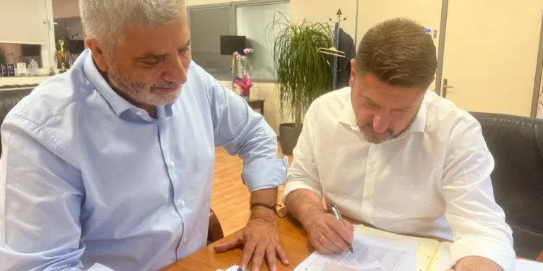 «Μαζί για τη νίκη»: Πατούλης και Χαρδαλιάς συνεργάζονται στο γραφείο του περιφερειάρχη Αττικής