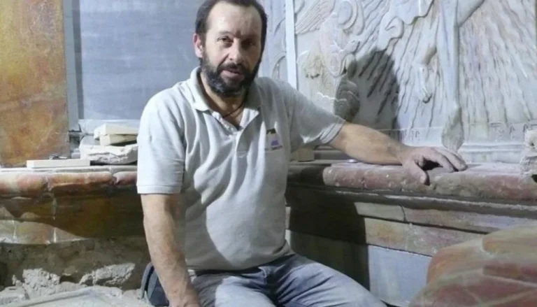 Ανατριχιαστική μαρτυρία: «Ήμουν ο πρώτος που μπήκε μέσα στον τάφο του Χριστού – Ναι, μύριζε μύρο παντού»