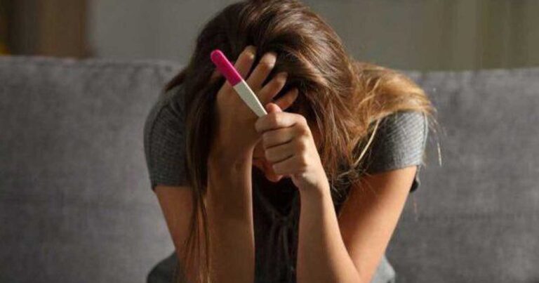 Πήγα για ένα βράδυ με τον πρώην άντρα μου και τώρα είμαι έγκυος. Τι να πω στο σύντροφό μου;