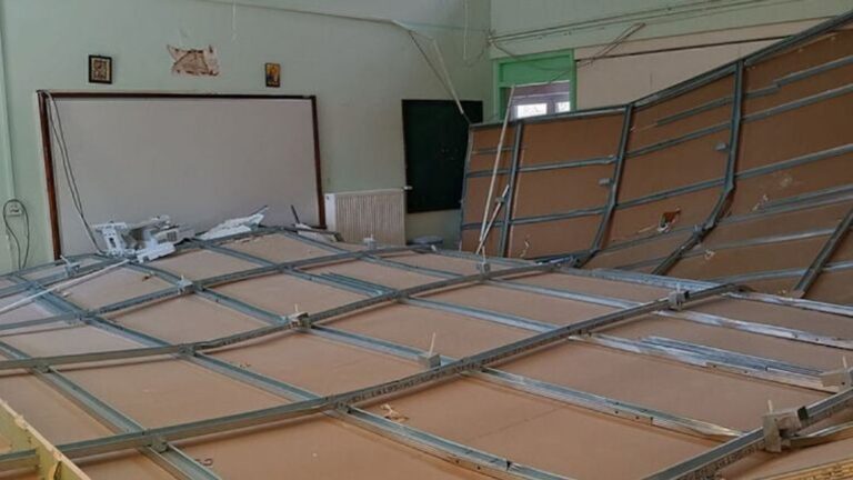 Βαρνάβας: Έπεσε ολόκληρη η ψευδοροφή αίθουσας δημοτικού σχολείου