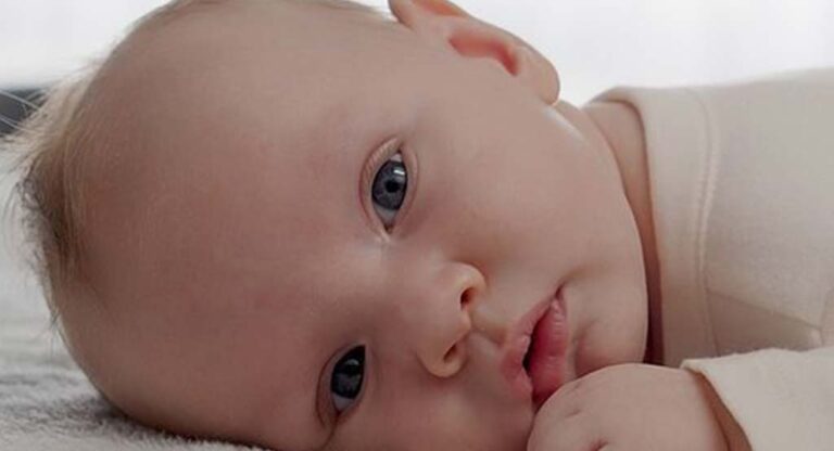 Συγκλονίζουν οι άνδρες του Λιμενικού στη Σάμο όταν σώζουν με ΚΑΡΠΑ ένα μωρό