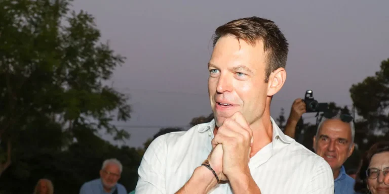 Με λένε Στέφανο Κασσελάκη και έχω δύο-τρία καλά κρυμμένα μυστικά