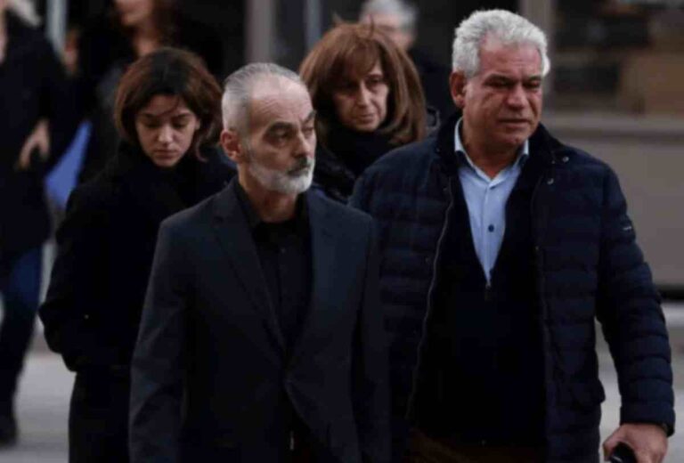 Ο πατέρας του αδικοχαμένου Άλκη κατεβαίνει υποψήφιος με τον Απόστολο Τζιτζικώστα