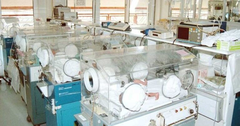 Σοκ στα Χανιά: Συνέλαβαν δύο γνωστούς γιατρούς – Ερευνάται υπόθεση εμπορiας βρεφών