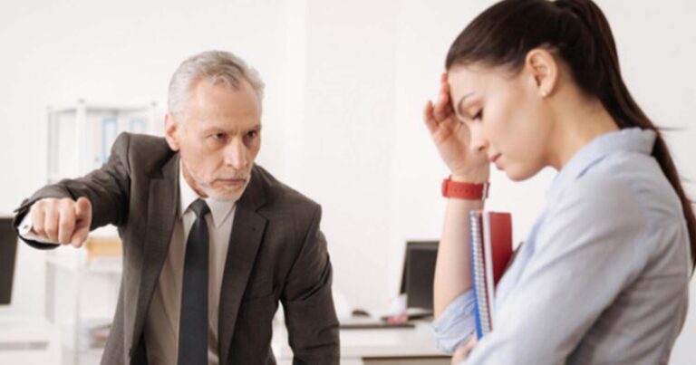 Έβρıζα σε SMS το αφεντικό μου αλλά αντί να το στείλω στον άντρα μου, το έστειλα στον ίδιο