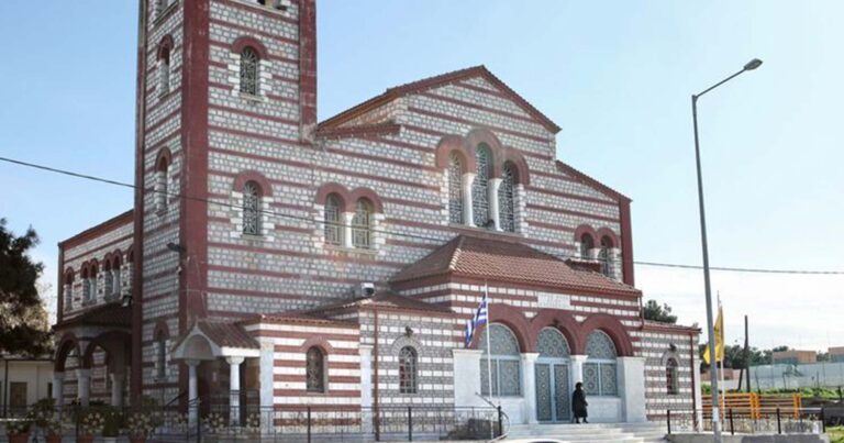 Θεσσαλονίκη: Άστεγος άφησε την τελευταία του πνοή σε παγκάκι εκκλησίας