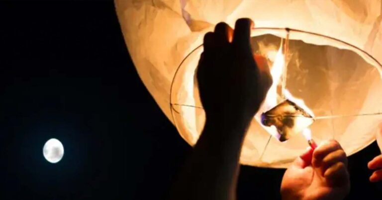 Χίος: Ιπτάμενα φαναράκια – αερόστατα σε γάμο, την ώρα που καίγεται η Ελλάδα