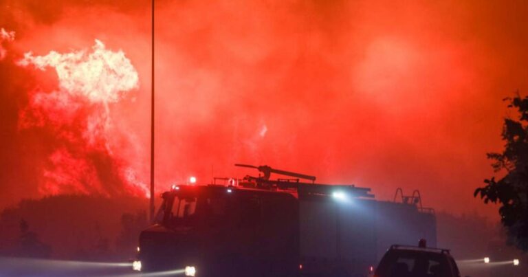 Φωτιά στον Έβρο: Εκκενώνονται τέσσερις οικισμοί κοντά σε Αλεξανδρούπολη και Κομοτηνή