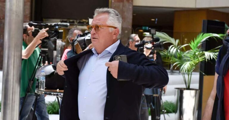 Άγρια επίθεση από εφοπλιστή και τους μπράβους του στον δημοσιογράφο Γιώργο Παπαχρήστο – Καταδικάζει η κυβέρνηση