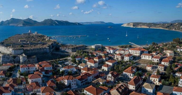 Γεμάτο φόλες ελληνικό νησί – Το επισκέφθηκαν Ιταλοί τουρίστες και πέθαναν τα σκυλάκια τους