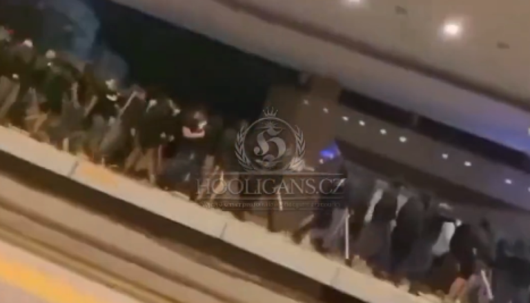 Αν είναι δυνατόν! Βίντεο με τους Κροάτες χούλιγκανς να μπαίνουν «αρματωμένοı» και ανενόχλητοι στο Μετρό