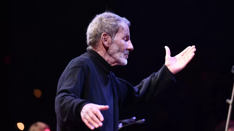 Ο Σταύρος Ξαρχάκος ανοίγει το Δημοτικό Θέατρο Λυκαβηττού με μία συναυλία-ορόσημο