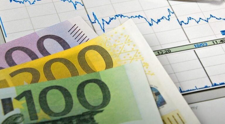 Πόσα χρήματα πρέπει να έχεις βάλει στην άκρη στα 30, στα 40 και στα 50 σου