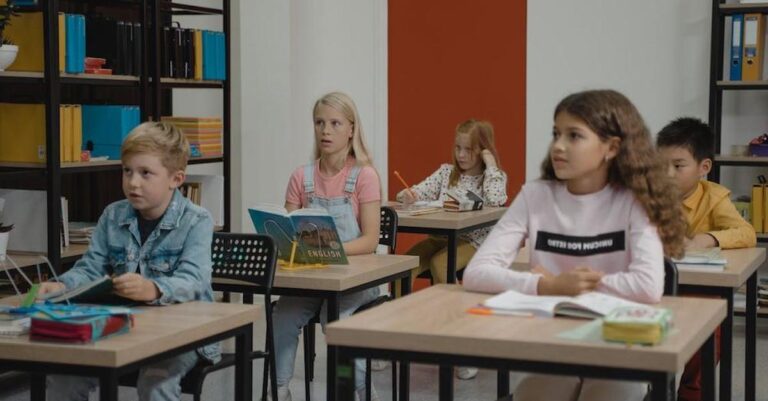 Αυτός είναι ο λόγος που τα σουηδικά σχολεία αφήνουν τα tablet και επιστρέφουν στα βιβλία