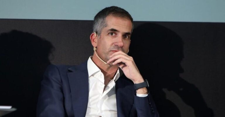 Τραγωδία στη Θεσσαλία αλλά «στον κόσμο του» ο Μπακογιάννης – Ξεκινά φεστιβάλ!