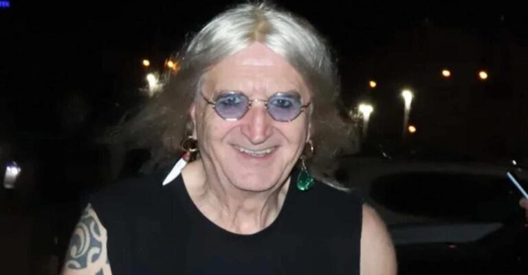 Ο Έλληνας Τζόνι Ντεπ: Η νέα εμφάνιση Καρβέλα τρέλανε τις γυναίκες με το αψεγάδιαστο στυλ του