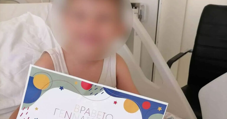 Πτολεμαΐδα: «Μας κοίταξε και έφυγε» λέει η μητέρα του 5χρονου που χτυπήθηκε από αυτοκίνητο