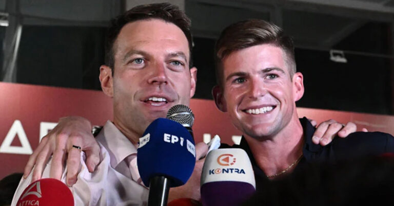 «Δεν θα σας προδώσω ποτέ» δηλώνει ο Κασσελάκης αγκαλιασμένος με τον σύντροφο του