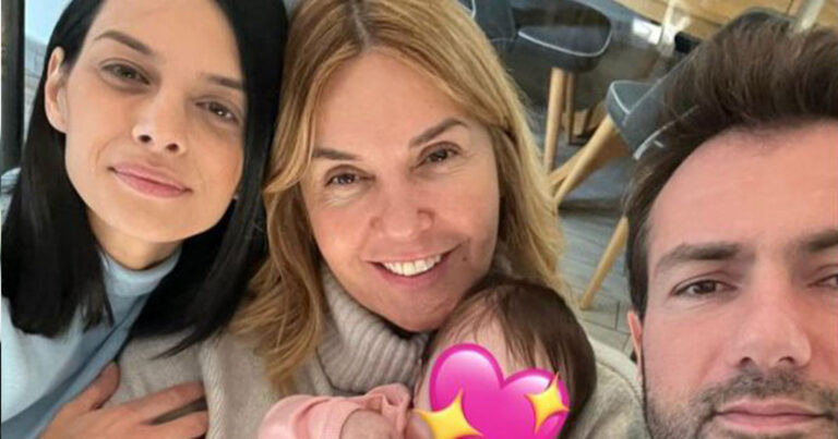 Χαρές για την Χριστίνα Παππά: Βάφτισε την εγγονής της – Ευτυχισμένοι γονείς ο Δημήτρης Παππάς και η Άννα Μπεζάν