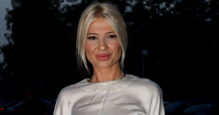 Ράγıσαν τα πατώματα: Όλοι μιλάνε για την εμφάνιση της Φαίης Σκορδά στον γάμο του Γιώργου Αγγελόπουλου 