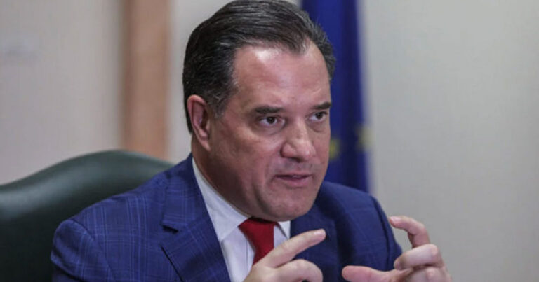 Άδωνις: «Στα εργοστάσια θα τσακώνoνται για το ποιος θα δουλέψει Κυριακή»
