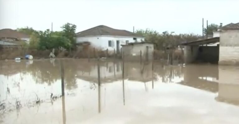 Χτύπησαν οι καμπάνες, φεύγουν όπως όπως και με τρακτέρ από το Σωτήριο Λάρισας