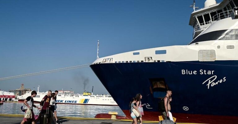 Άφησαν έξω από το πλοίο για Κρήτη μητέρα με 2 παιδιά γιατί… δεν είχε πιστοποιητικά ότι ήταν δικά της