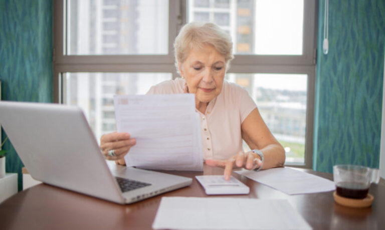 Κάνετε αυτó το απλό τεστ για να δείτε αν κινδuνεύετε να πάθετε άνοια την επόμενη πενταετία