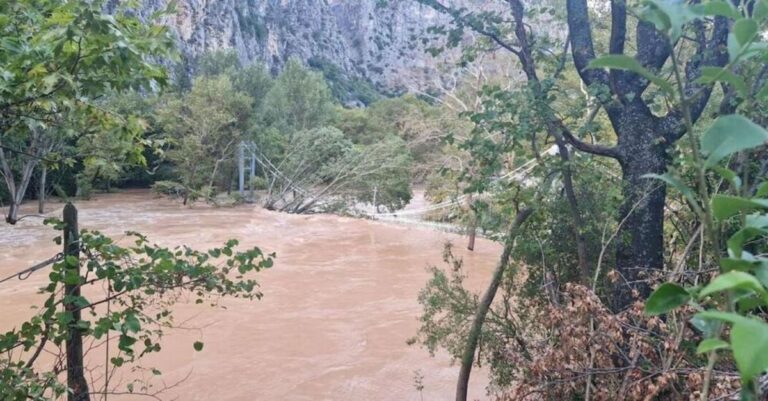 Ο Πηνειός «κατάπιε» το ιστορικό προσκύνημα της Αγίας Παρασκευής στα Τέμπη