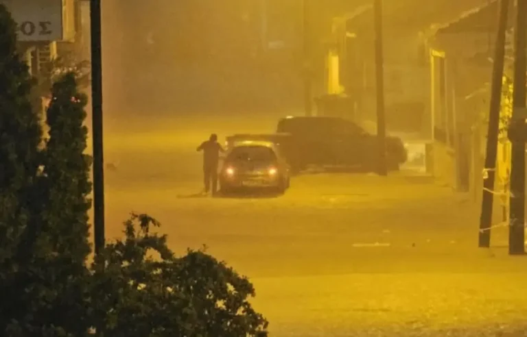 Κακοκαιρία Elias-Τρίκαλα: Κεντρικός δρόμος μετατράπηκε σε ποτάμι μέσα σε μια ώρα βροχής