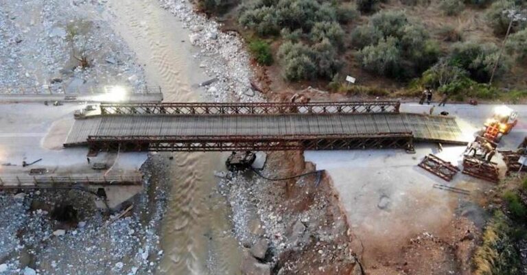 Μέσα σε 30 ώρες: Έτοιμη η γέφυρα που έστησε ο στρατός ξηράς στο Πήλιο