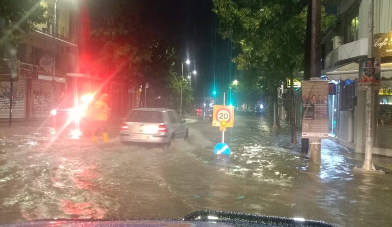 Εφιαλτική νύχτα στον Βόλο: «Χειρότερα από τον Daniel» -Εγκλωβισμένοι πολίτες και δημοσιογράφος της ΕΡΤ