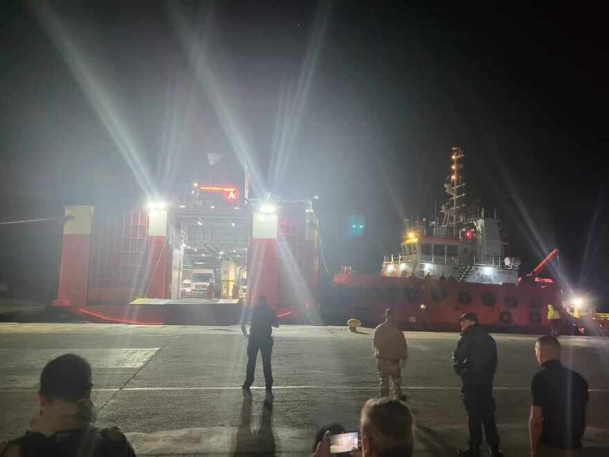 Αίσιο τέλος: Έδεσε στο λιμάνι το «Fast Ferries Andros» με τους 731 επιβάτες ύστερα από 18 ώρες 1 375477849_1007822083749505_7607416027759795670_n