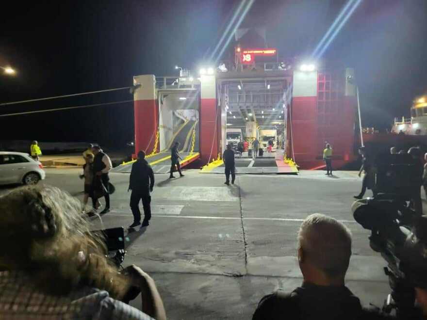 Αίσιο τέλος: Έδεσε στο λιμάνι το «Fast Ferries Andros» με τους 731 επιβάτες ύστερα από 18 ώρες 2 377251660_1432919800772337_6566378552717845966_n