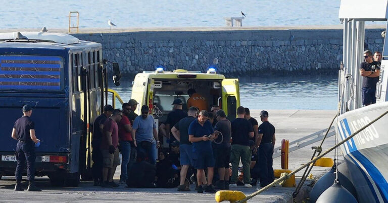 Associated Press: Η Ελλάδα σχεδιάζει μεγάλο πρόγραμμα νομιμοποίησης μεταναστών λόγω έλλειψης εργατών