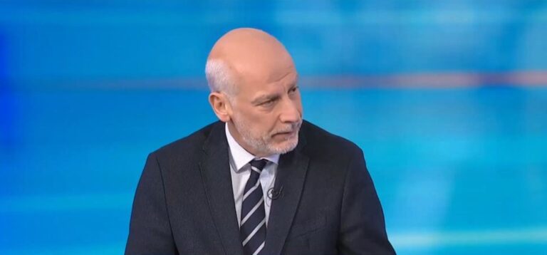 Αθανάσιος Τσακρής: Πρόθυμος να παραιτηθεί για να εισέλθει στη Βουλή ο Κασσελάκης