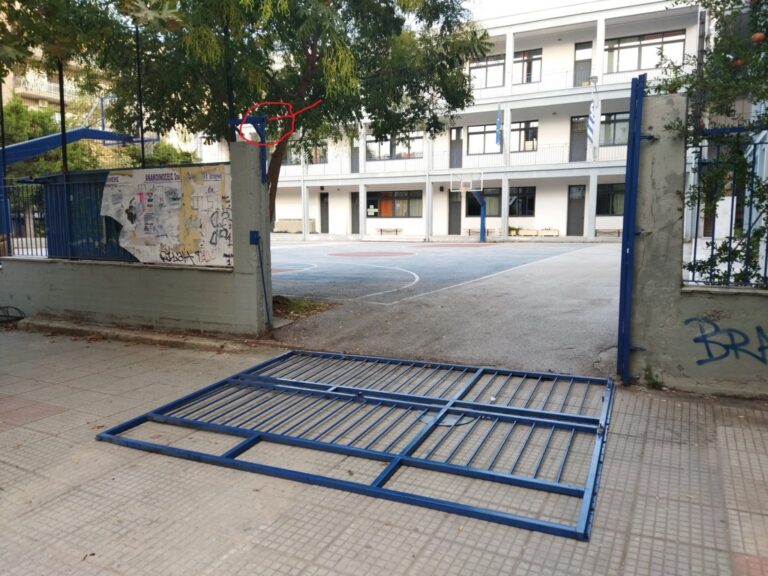 Πανικóς σε σχολείο: Κατέρρευσε καγκελόπορτα σε ΕΠΑΛ καταπλακώνοντας την υποδιευθύντρια