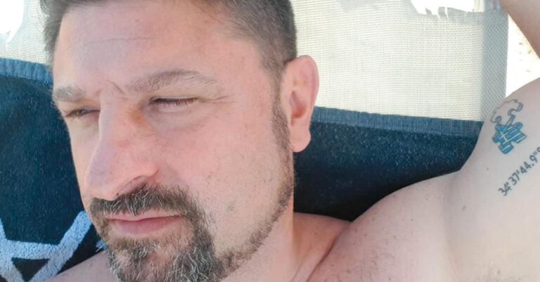 Χαρδαλιάς: «Έχω κάνει μπάνιο γuμνóς στα καταγάλανα νερά του Τύμβου Μαραθώνα»